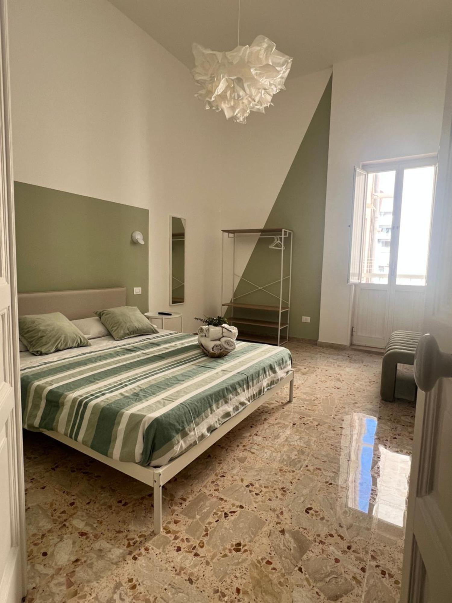 Lucky Corner - Elegant Stay Таранто Екстериор снимка